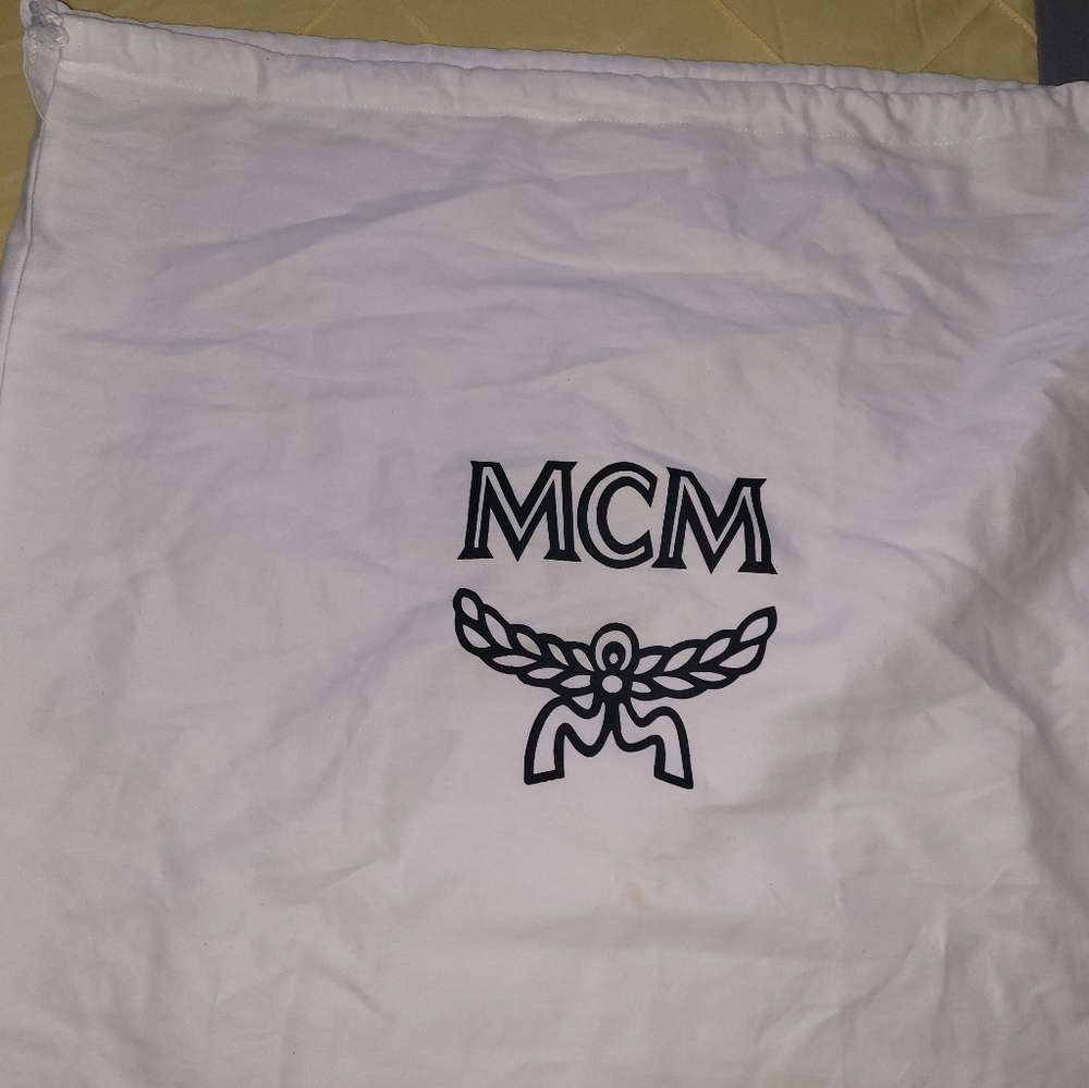 MCM Large Tote w/clutch & wallet